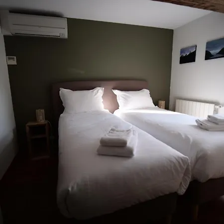 Trabenia Hotel *